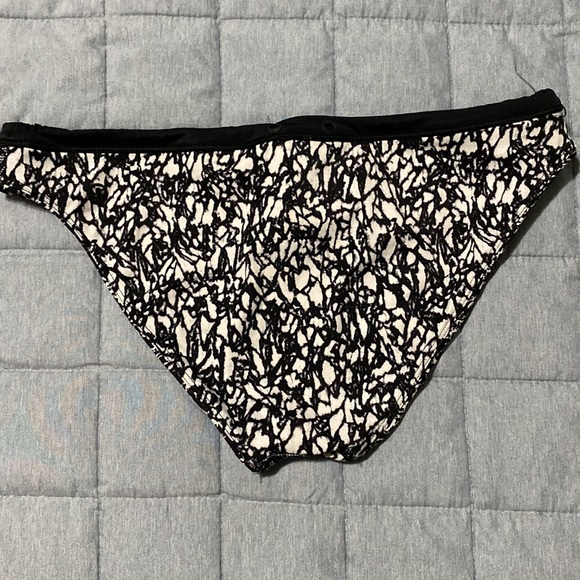 Lululemon Reversible Suns Out Bikini - Picture 7 of 8